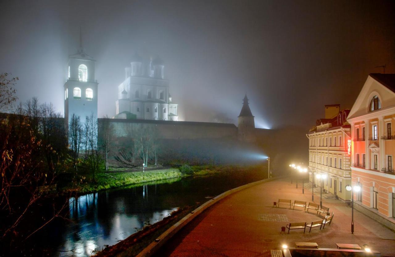 Golden Embankment Hotel Pskov Eksteriør billede